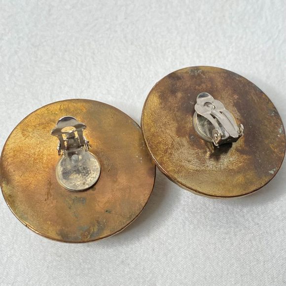 Round Floral Multi Media Gold Tone Chunky Stud Earrings Clip On - Picture 7 of 8